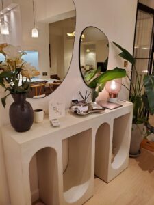 Aesthetic dressing table design in HK home